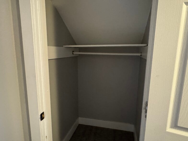 Building Photo - 1208 W 5th St