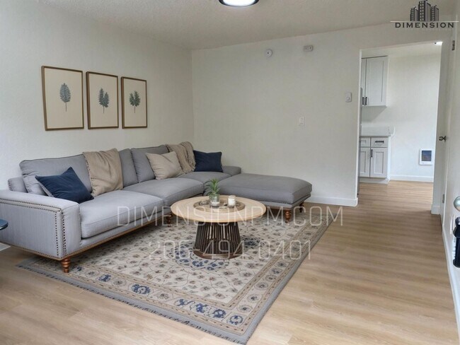 Interior Photo - Olympia Townhouses - 211 Pattison