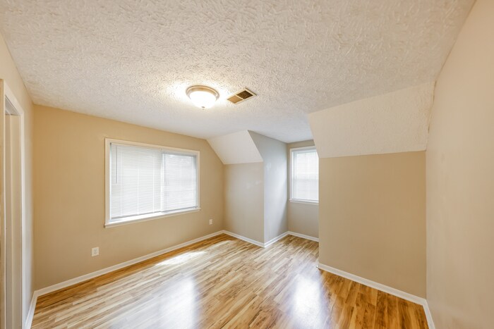 Building Photo - 203 Cascade Dr
