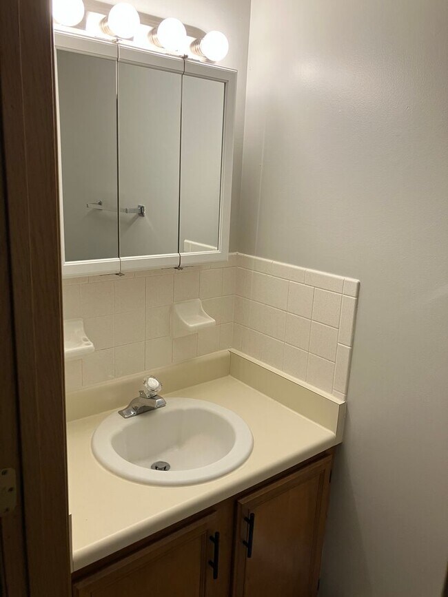 Building Photo - 1205 Bunker Hill Ct
