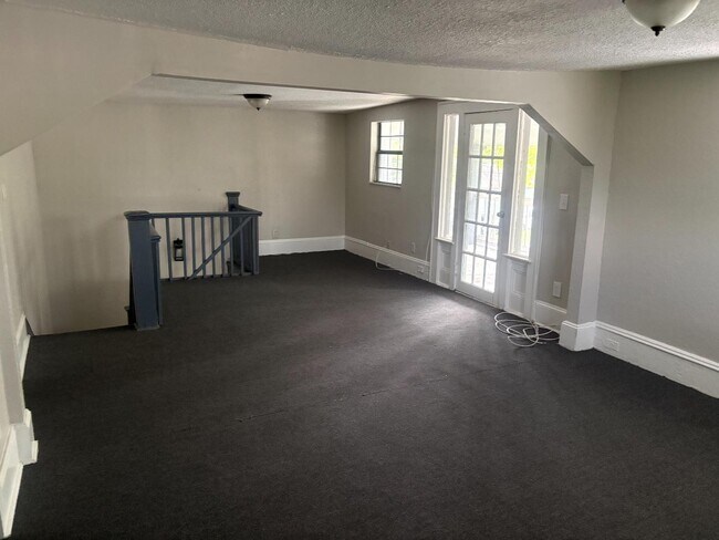 Building Photo - 1129 Grothe St