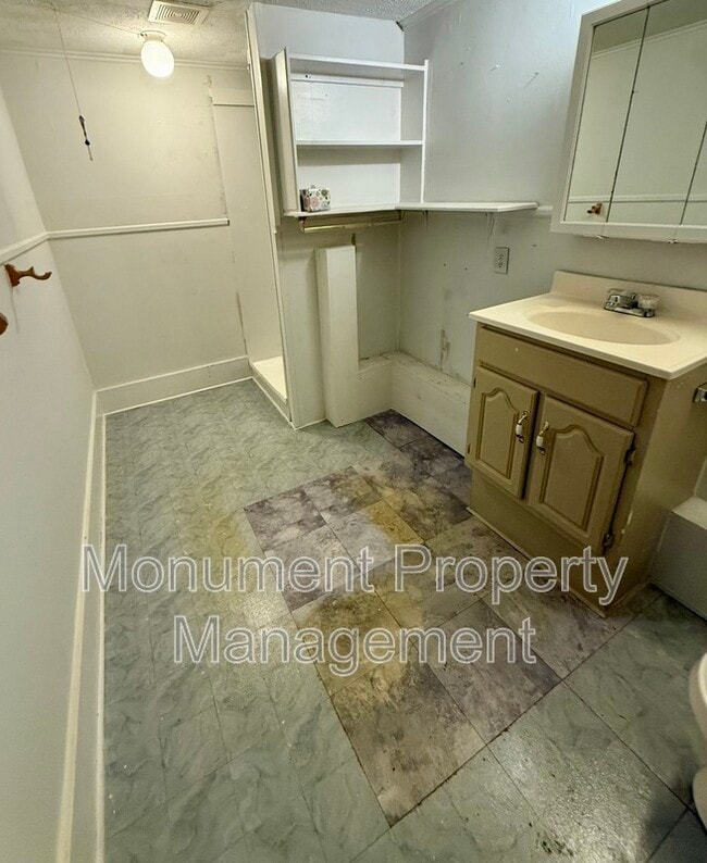 Building Photo - 10 E Church St