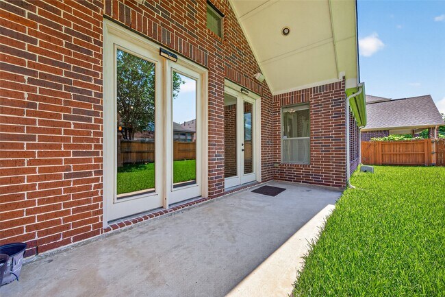 Building Photo - 17311 Quiet Shores Dr