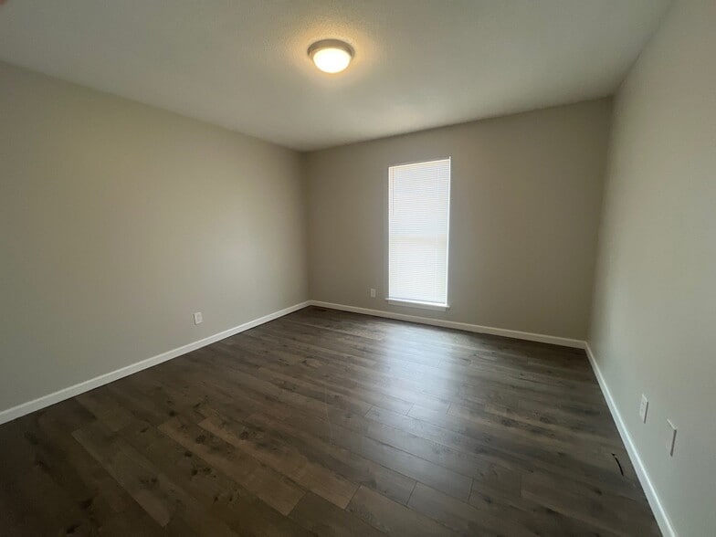 Building Photo - 22 Foxboro Cv