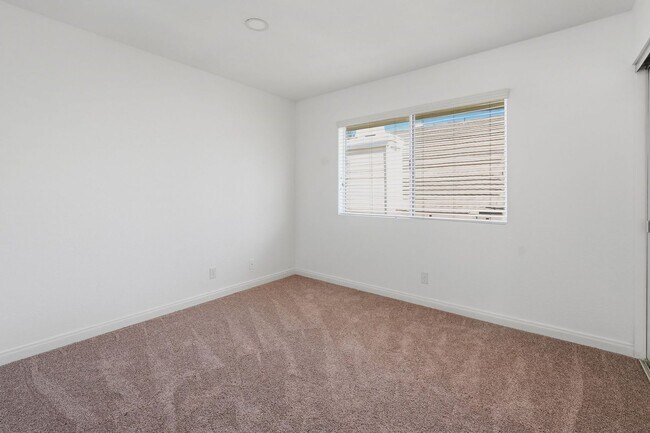 Building Photo - SPACIOUS 4 BEDROOM, 3 BATH HOME WITH 3-CAR GARAGE!