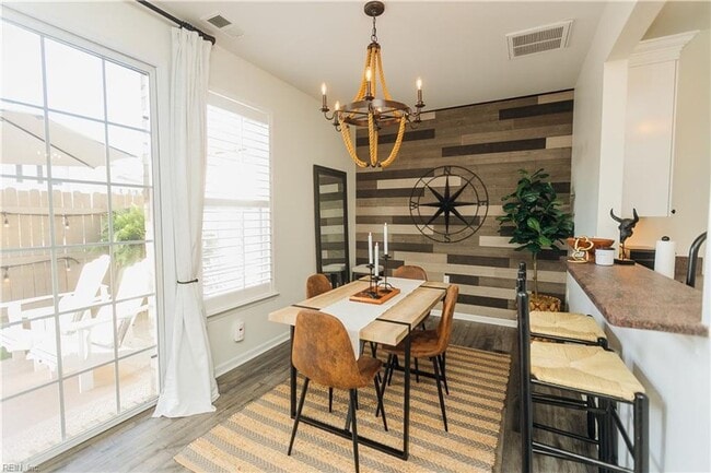 Building Photo - 2000 Picardy Ct