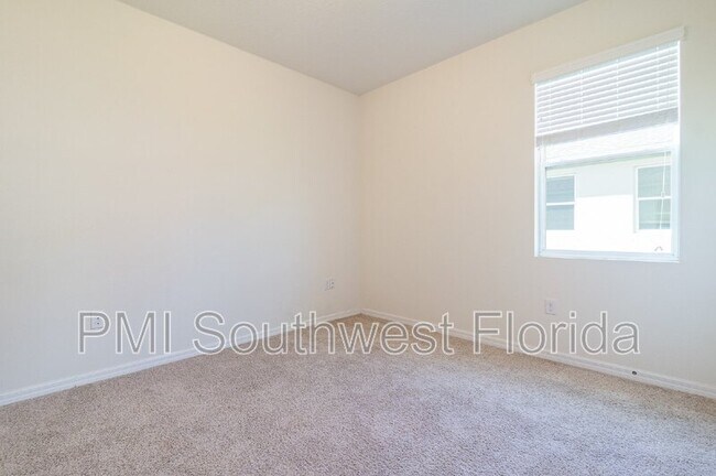 Building Photo - 5928 Silver Palm Blvd