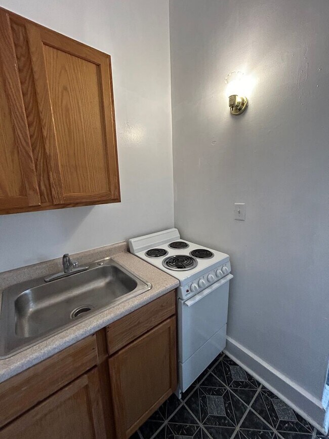 Interior Photo - 911 N 9th Street