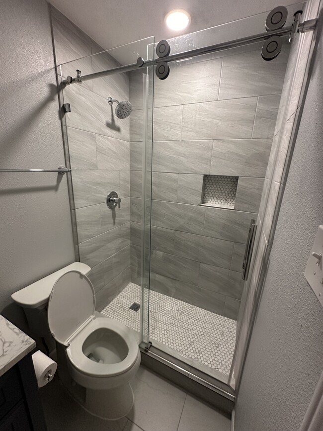 Third full bathroom with bluetooth sound Of The second large dedroom - 910 Morey Peak Dr