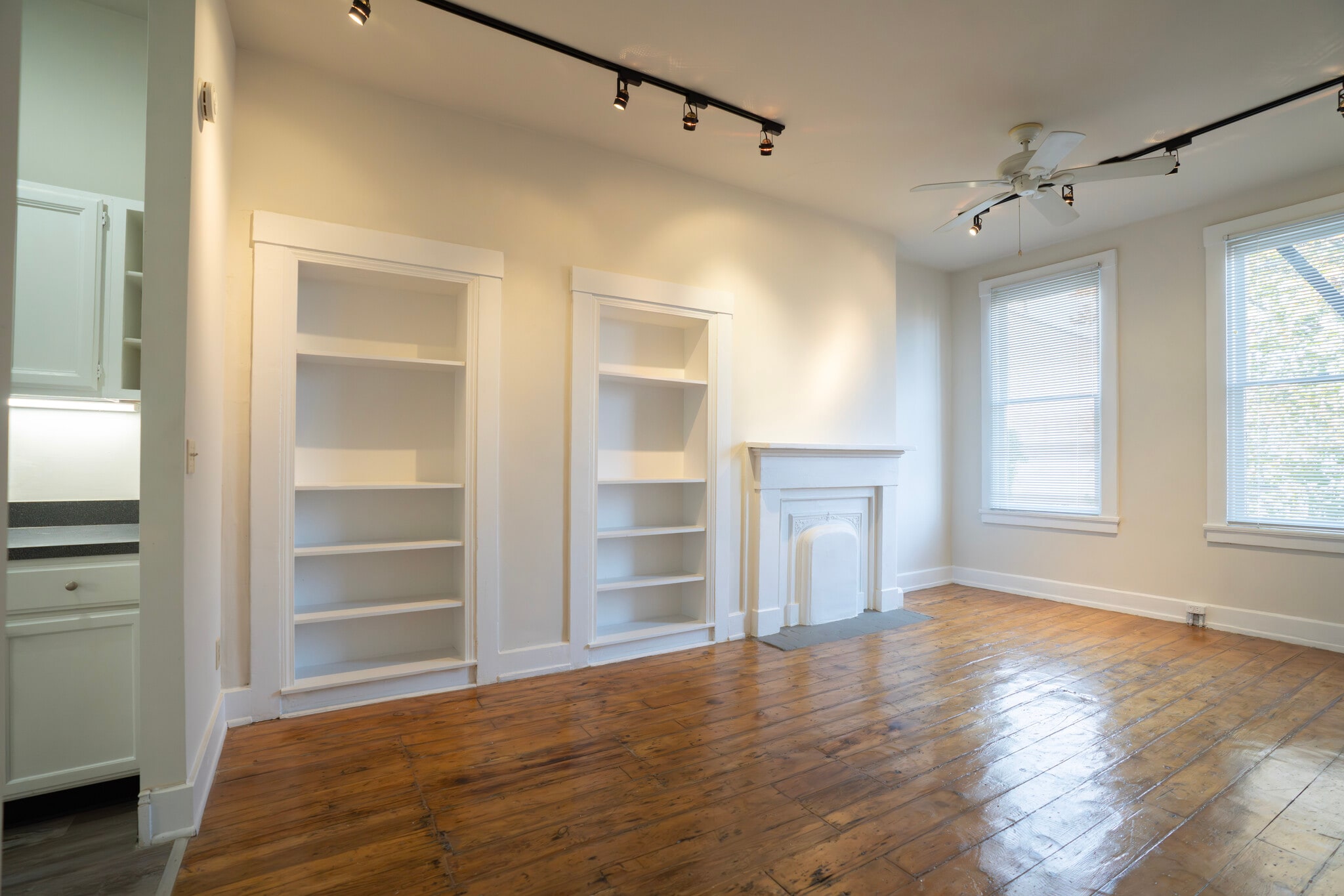 Building Photo - 137 W 9th St