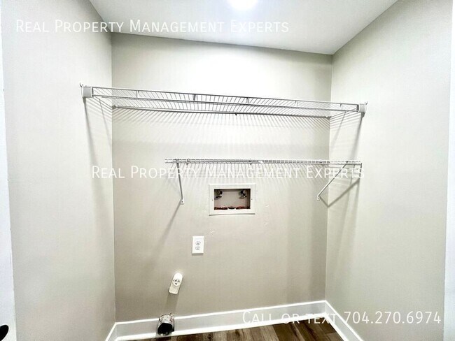 Building Photo - 3021 Heathstead Place