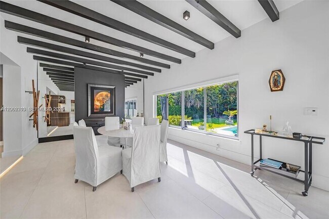 Building Photo - 3531 SW 1st Ave