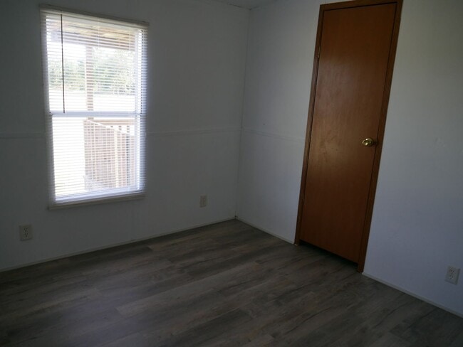 Building Photo - Adorable mobile home in Quitman