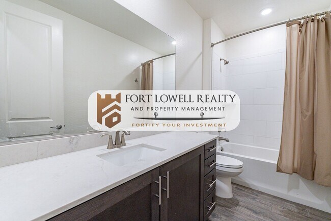 Building Photo - 3 Bedroom, 2 Bath Home near South Mountain!!