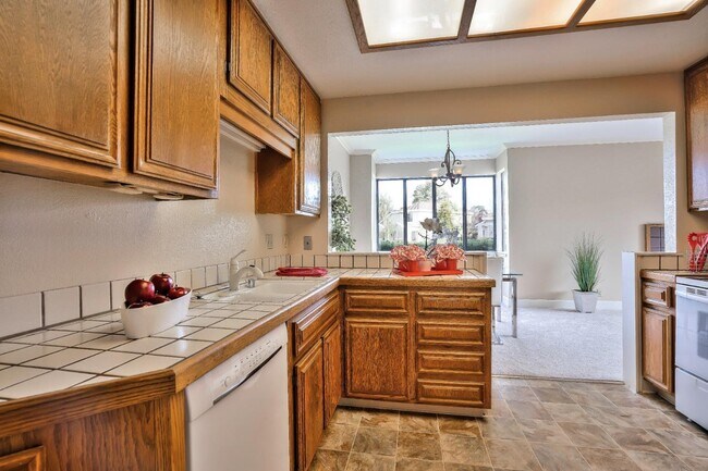 Building Photo - 530 Shorebird Cir