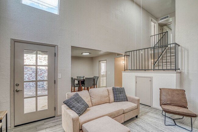Building Photo - 311 Zenith Dr