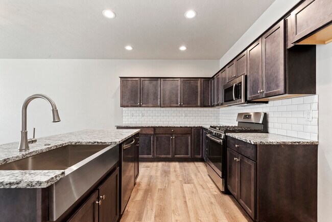 Building Photo - 6330 W Tierra Ln