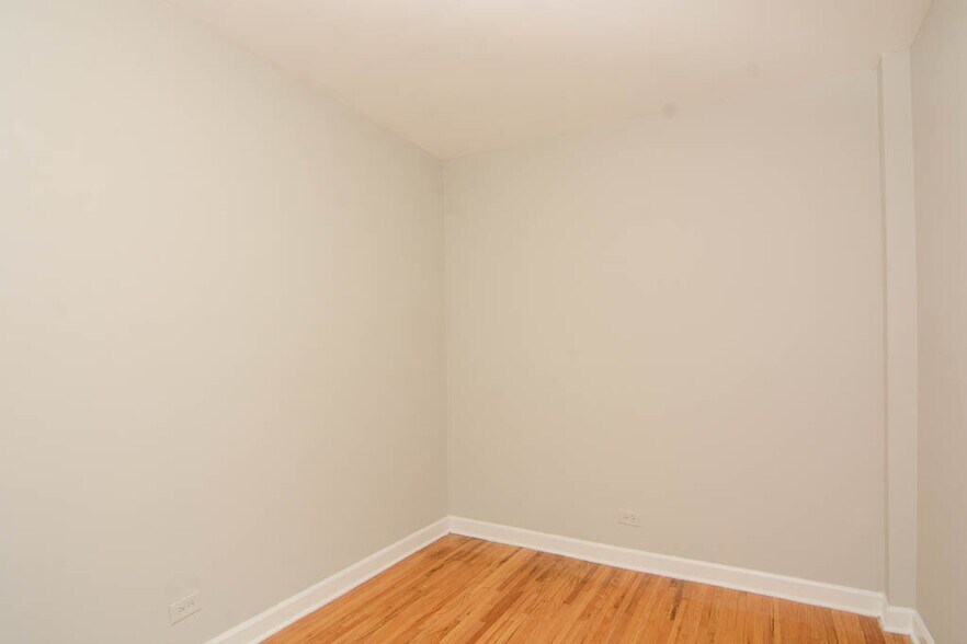 Building Photo - 714 W Barry Ave