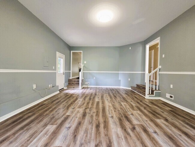 Building Photo - Well maintained 2 story home in Providence Creek Subdivision