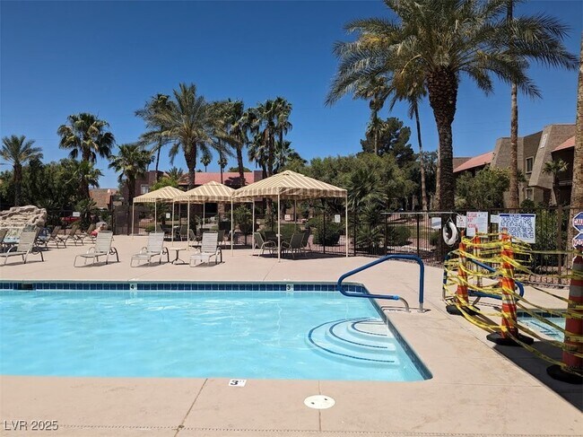 Building Photo - 5044 River Glen Dr