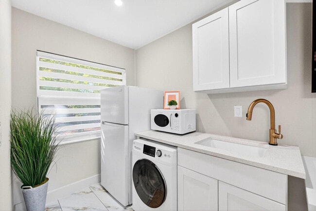 Building Photo - 10538 55th Ave