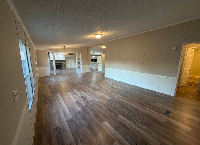 Building Photo - 103 Oak Ct