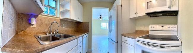 Building Photo - 1407 NE 56th St