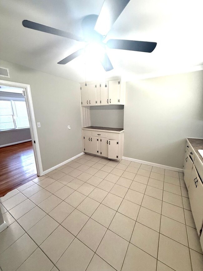 Building Photo - ** 3 Bed 1 Bath located in Morningview ** Call 334-366-9198 to schedule a self showing