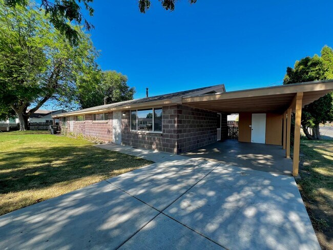 Building Photo - 2102 S 2nd Ave