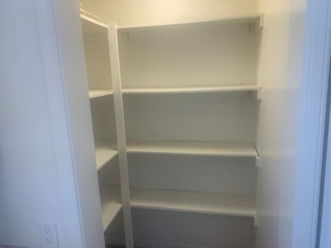 Building Photo - R8700A