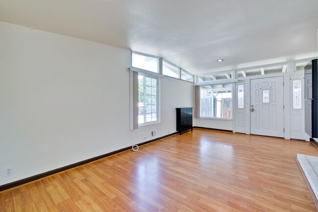 Building Photo - 2782 Sleepy Hollow Ave