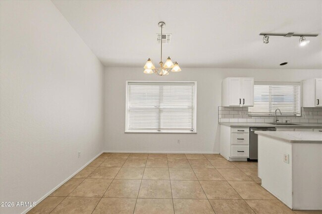 Building Photo - 2212 E Vista Bonita Dr