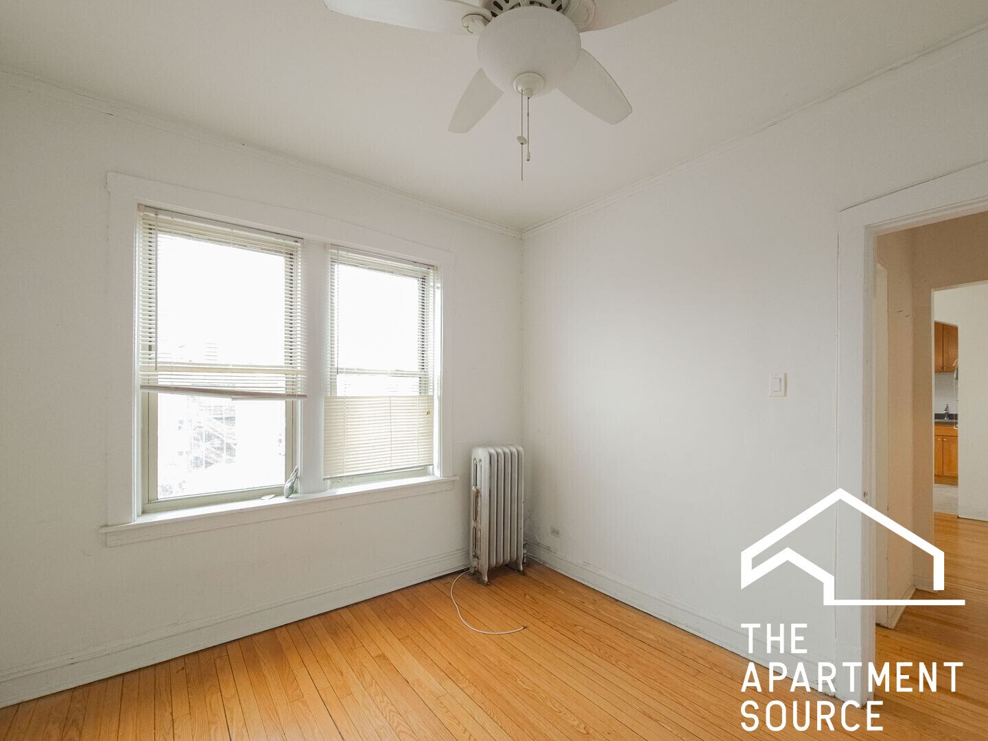 Building Photo - 4505b N Greenview Ave