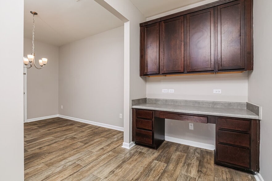 Building Photo - 559 Green Willow Cir