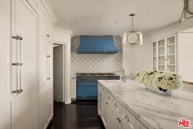 Building Photo - 541 Paseo Miramar