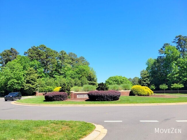 Building Photo - 2200 Valley Edge Dr