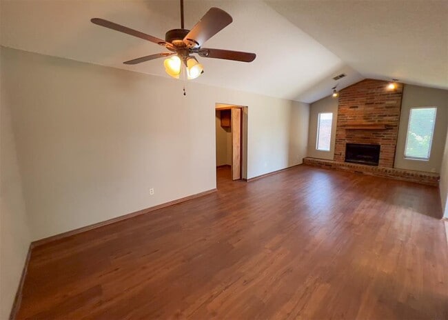 Building Photo - 1303 N Fretz Ave