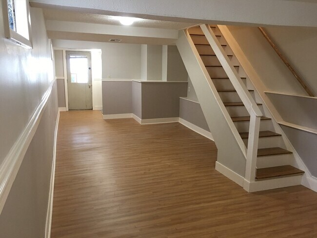 Building Photo - 13 Hemlock Rd