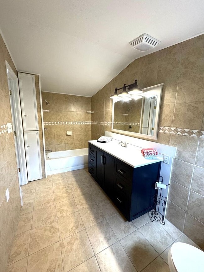 Building Photo - A must see country home 15 minutes to the ...
