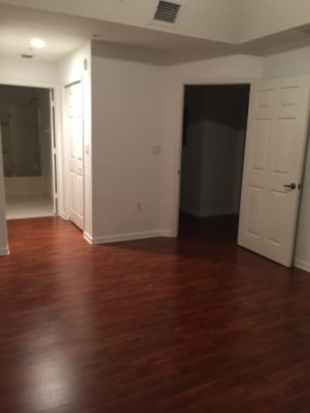 Building Photo - 10901 NW 83rd St