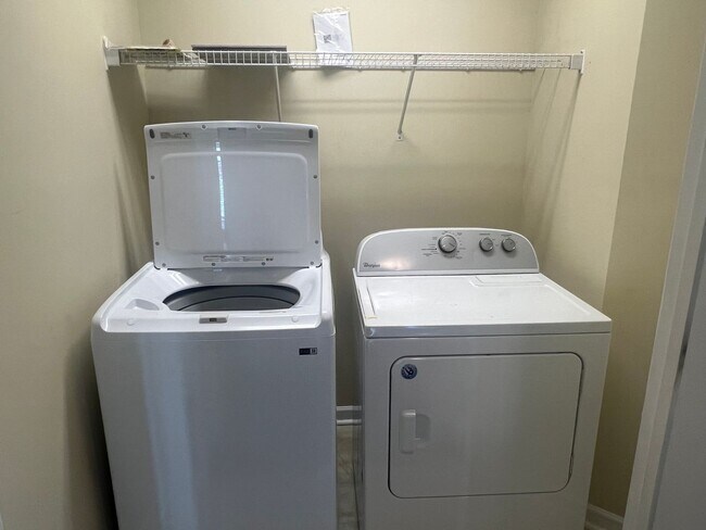 Building Photo - ** 1 Month Free Rent** Beautiful 3 Bedroom/ 2.5 Bath Unfurnished Townhouse in Wellstone!