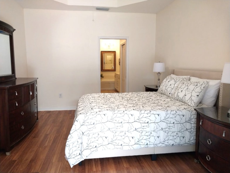 Building Photo - 5641 Hidden Oak Ct