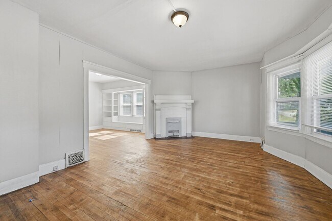Building Photo - 11611 Fairport Ave