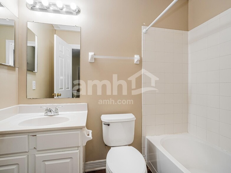 Building Photo - 1739 Autumn Dr