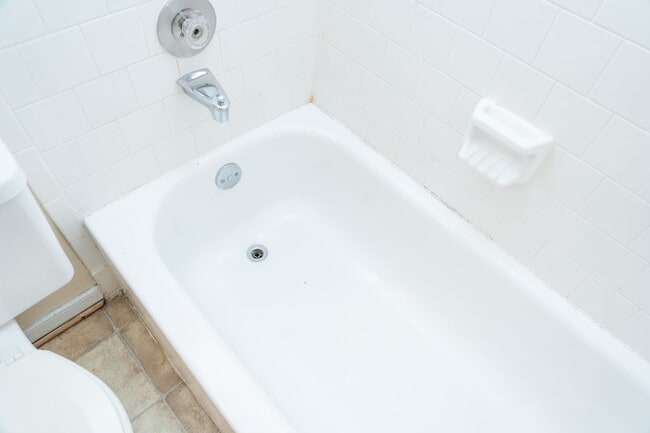 Building Photo - 1054 Cheshire Ct