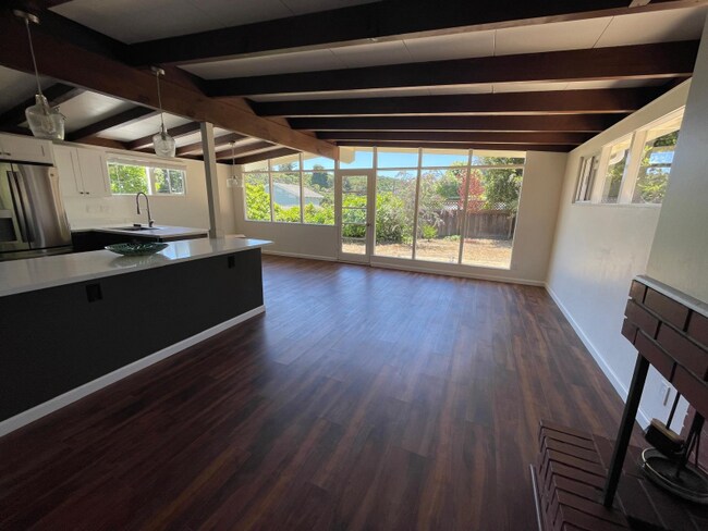 Building Photo - 830 Avalon Pl