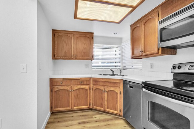 Building Photo - Great 3/2 in Crown Point!  Across from the street from bay access and available immediately!