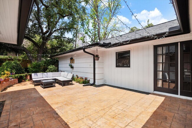 Building Photo - 1902 Chimney Rock Rd