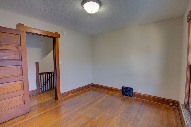 Building Photo - SL AAC907