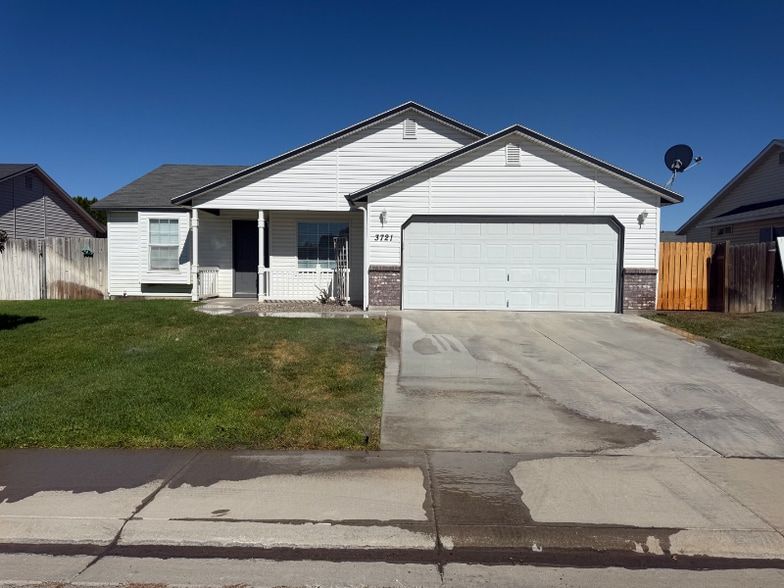 Primary Photo - 3721 Pierre Ave